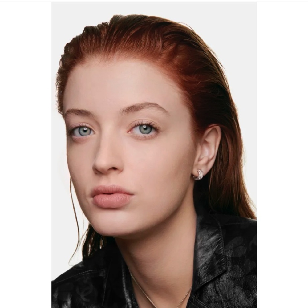 CHANEL Ultra Le Teint Foundation - BR22 - Picture 5 of 7